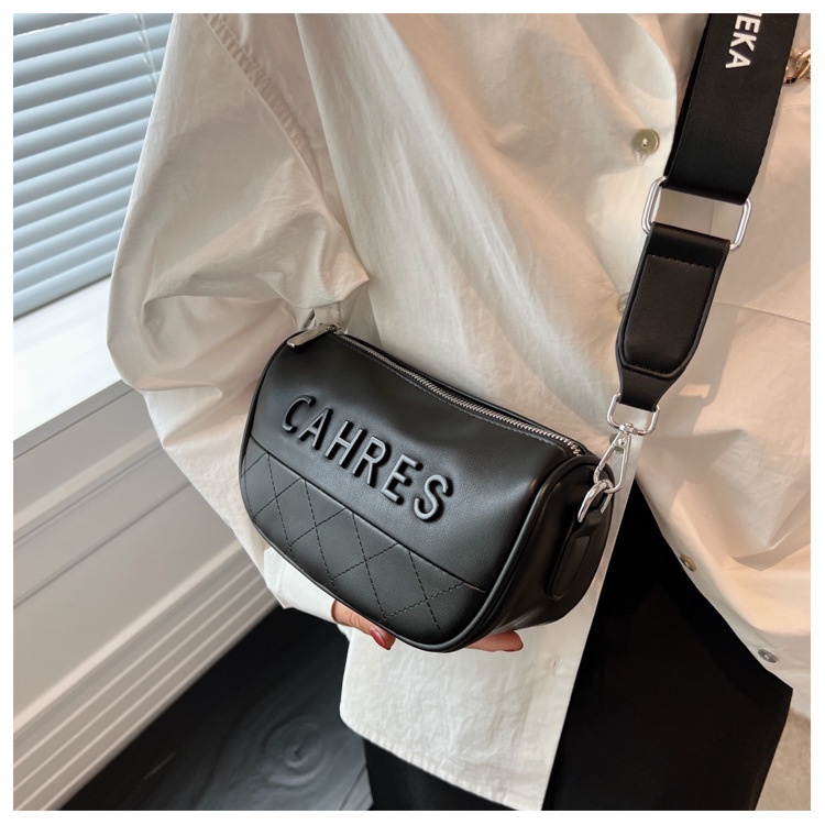 Túi đeo chéo nữ mặt gắn nổi các chữ cái thời trang unisex kèm dây đeo bản to LK310