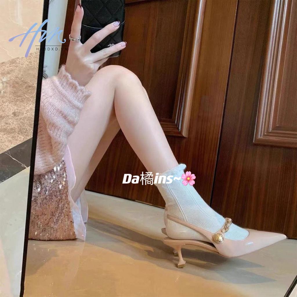 Sandal Cao Gót Mũi Nhọn Hở Ngón Phối Khóa Vàng Phong Cách Thời Trang Hàn Quốc 2023