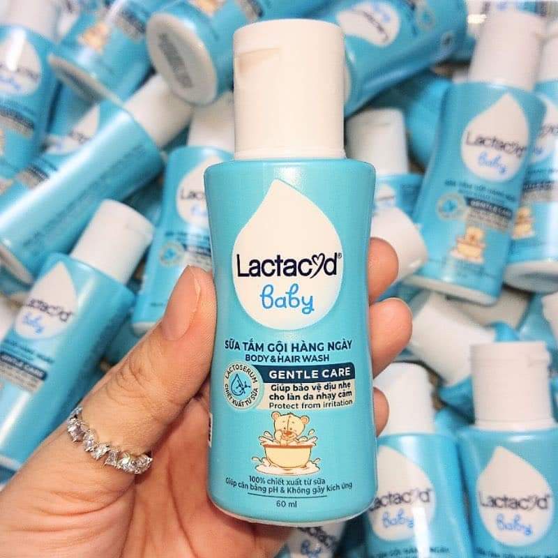 Sữa tắm LACTACYD giảm rôm và hăm cho bé