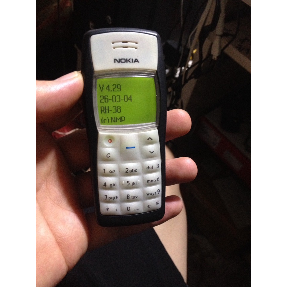 Xác NOKIA 1100 trùng imei, màn còn khá, ngoại hình cũng nét, nhận sjm nhưng không sóng , máy không bin