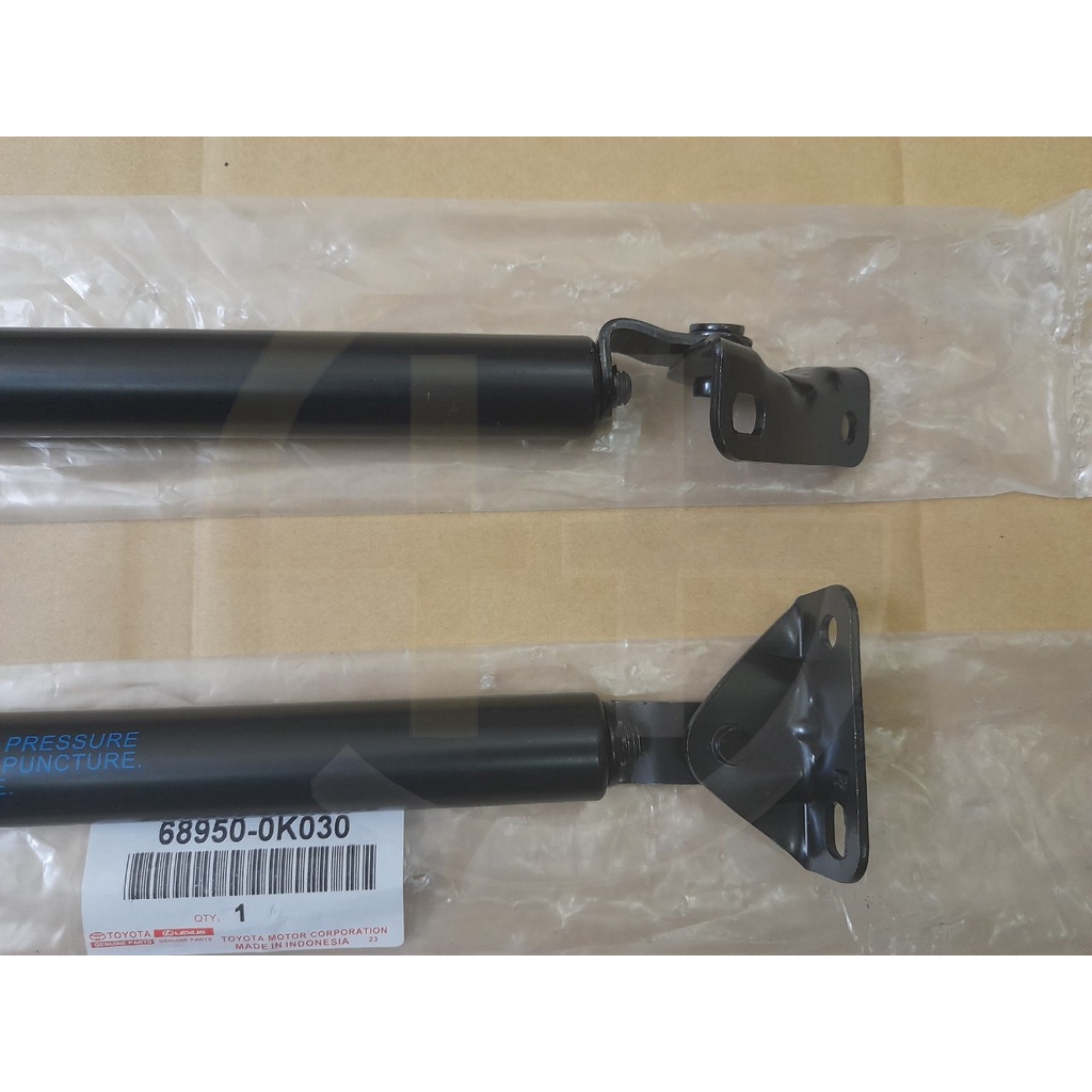 Ty chống cốp sau Toyota Innova cao cấp | 689500K030