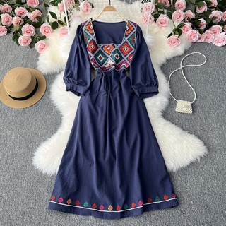 Đầm Mabel Cổ Vuông Thêu Cao Cấp