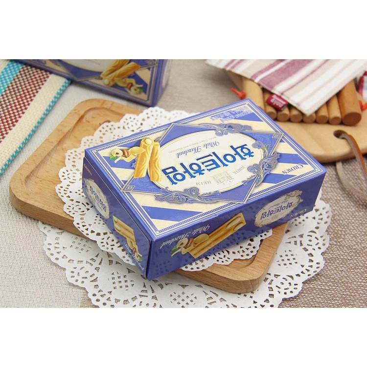 BÁNH NHÂN KEM HẠT PHỈ CROWN 47g