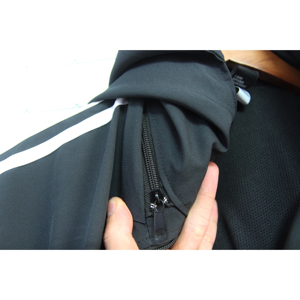 Áo Khoác Real Madrid Đen Trắng Emirates 2022-2023