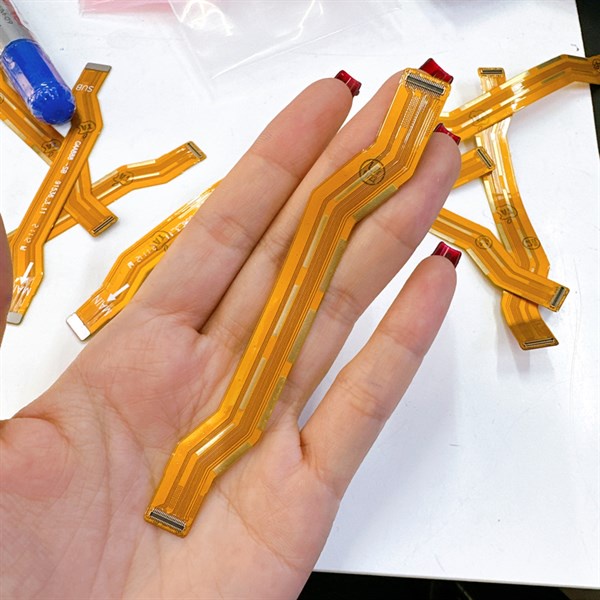 Cáp nối main sạc Realme C25 hàng như hình.