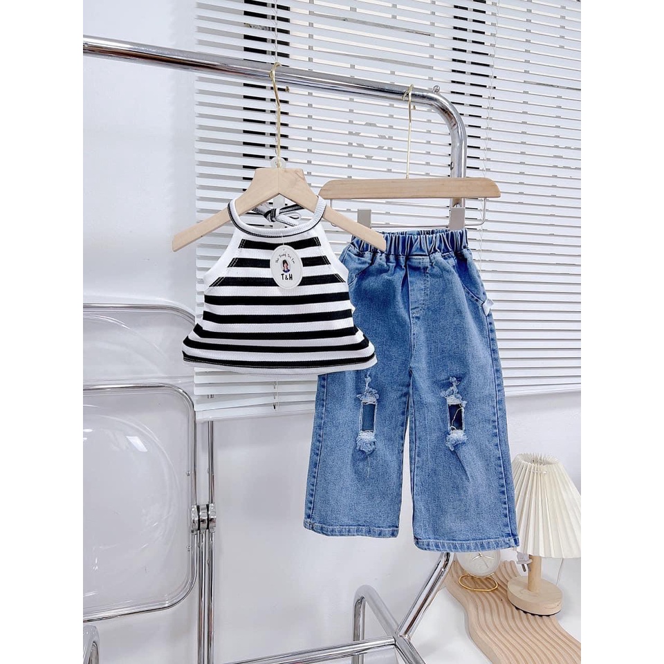 Set áo kẻ cổ yếm quần xuông rộng bé gái