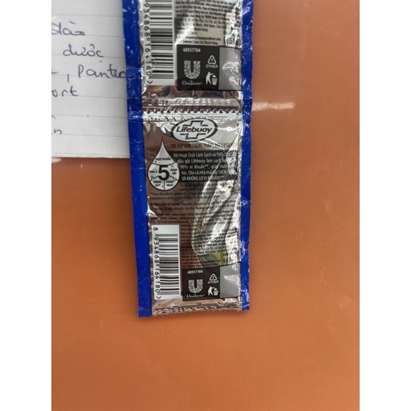 Dây dầu gội Lifebuoy dưỡng tóc óng ả 12 gói x 6g