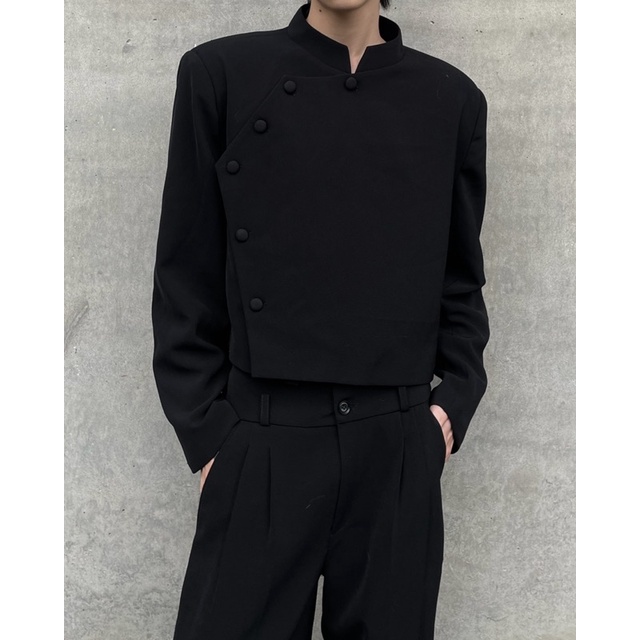 Bộ đồ Martell gồm crop blazer và trousers