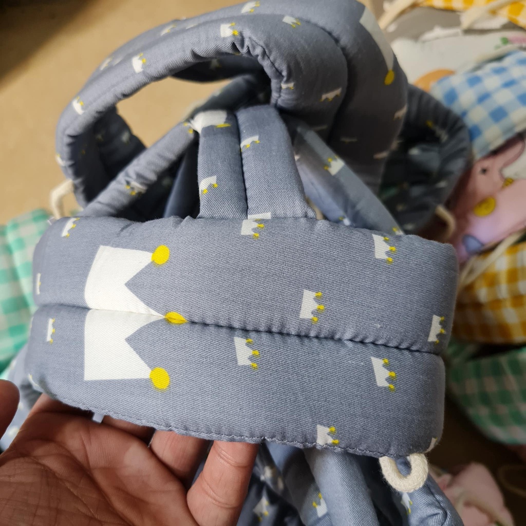 MŨ BẢO HIỂM BÔNG BẢO VỆ ĐẦU CHO BÉ SIÊU TIỆN LỢI