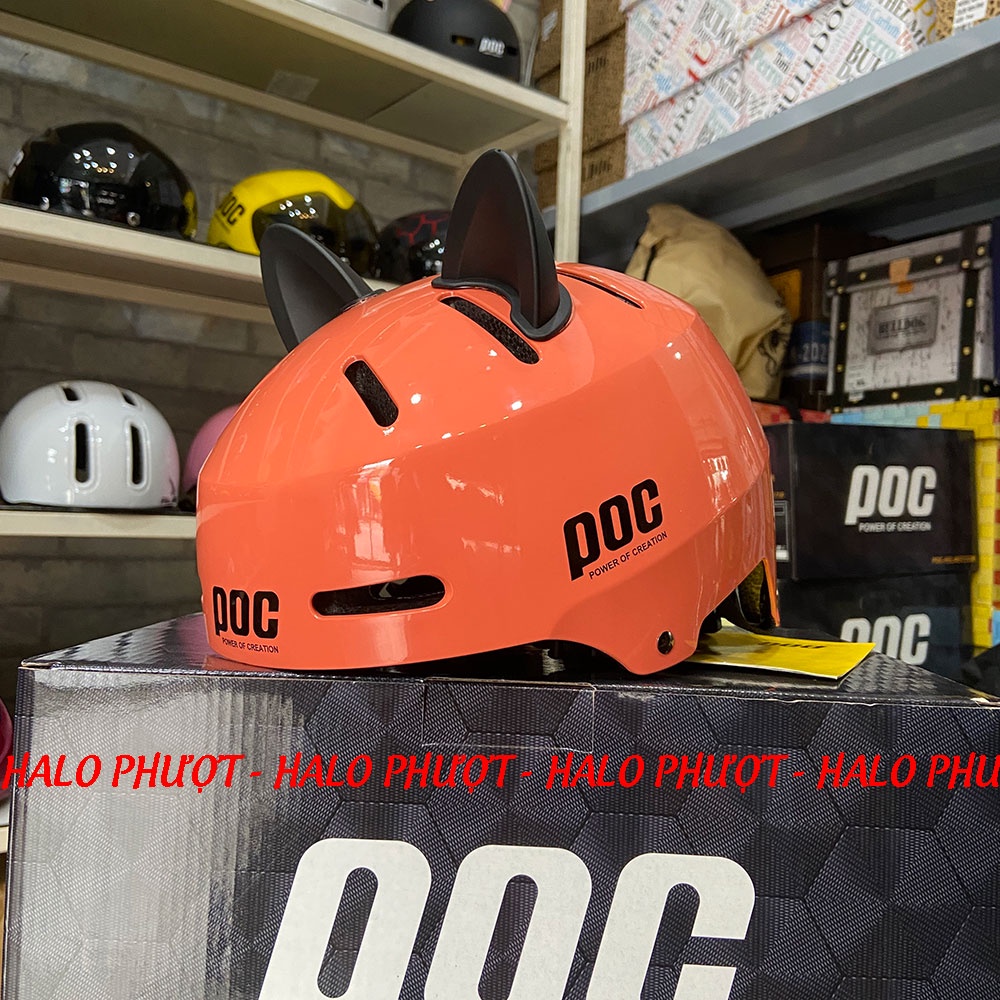 Tai mèo gắn nón bảo hiểm