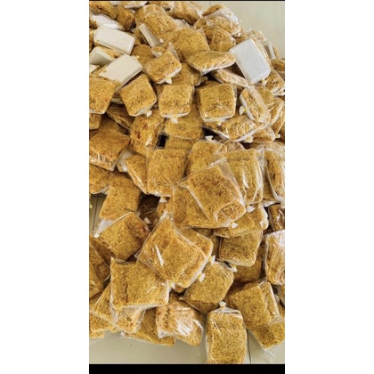 1vĩ 3 miếng cơm cháy như hình 170g có hút chân không
