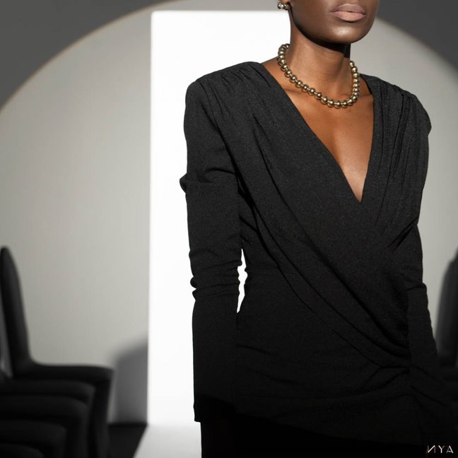 Váy ngắn xếp ly chéo tà xẻ cổ V, vai độn NUTZ DRESS | NYA STUDIO