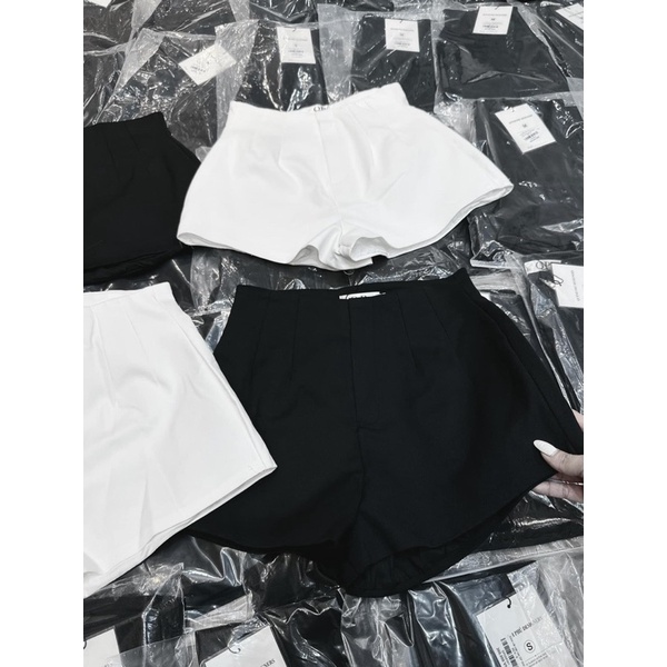 QUẦN SHORT FOM LƯNG CAO DÂY KÉO BÊN HÔNG VẢI TUYẾT HÀNG QC CAO CẤP