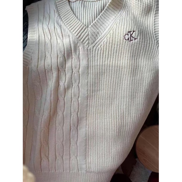 Áo gile len CK màu kem giống Jennie Blackpink, Quỳnh Anh