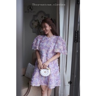 Đầm xuông ren hoa nổi cổ tròn tay cánh bầu bì mặc đều được