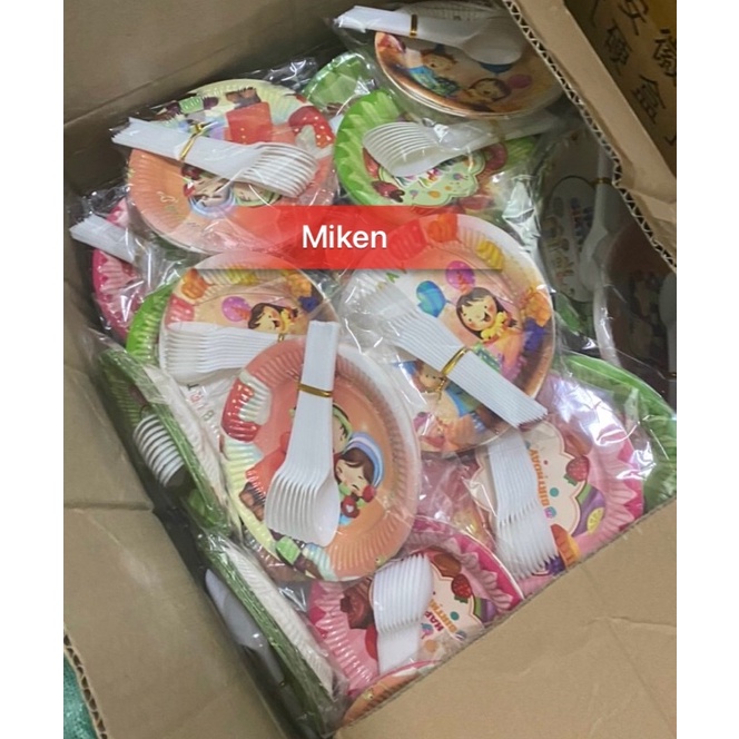 Dĩa giấy kèm muỗng ( set 10 cái ) trang trí sinh nhật , phụ kiện trang trí sinh nhật ( mẫu ngẫu nhiên)