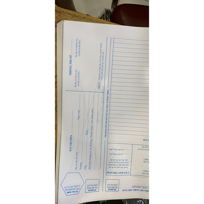 Giấy thi phách dọc , phách ngang .