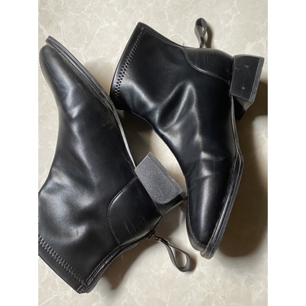 Thanh lý giày boots size 35 mũi vuông.