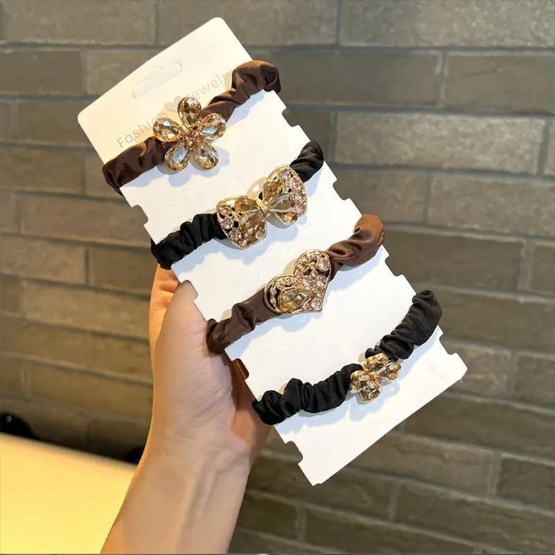 Buộc tóc đá xinh