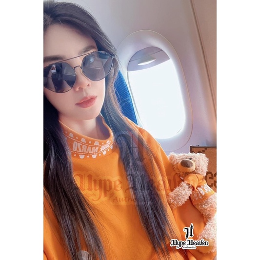 Áo phông 13de marzo cam tay đính gấu bông