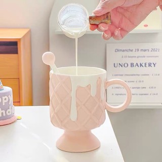 Tách gốm shape vỏ kem ốc quế màu (kèm muỗng khuấy)