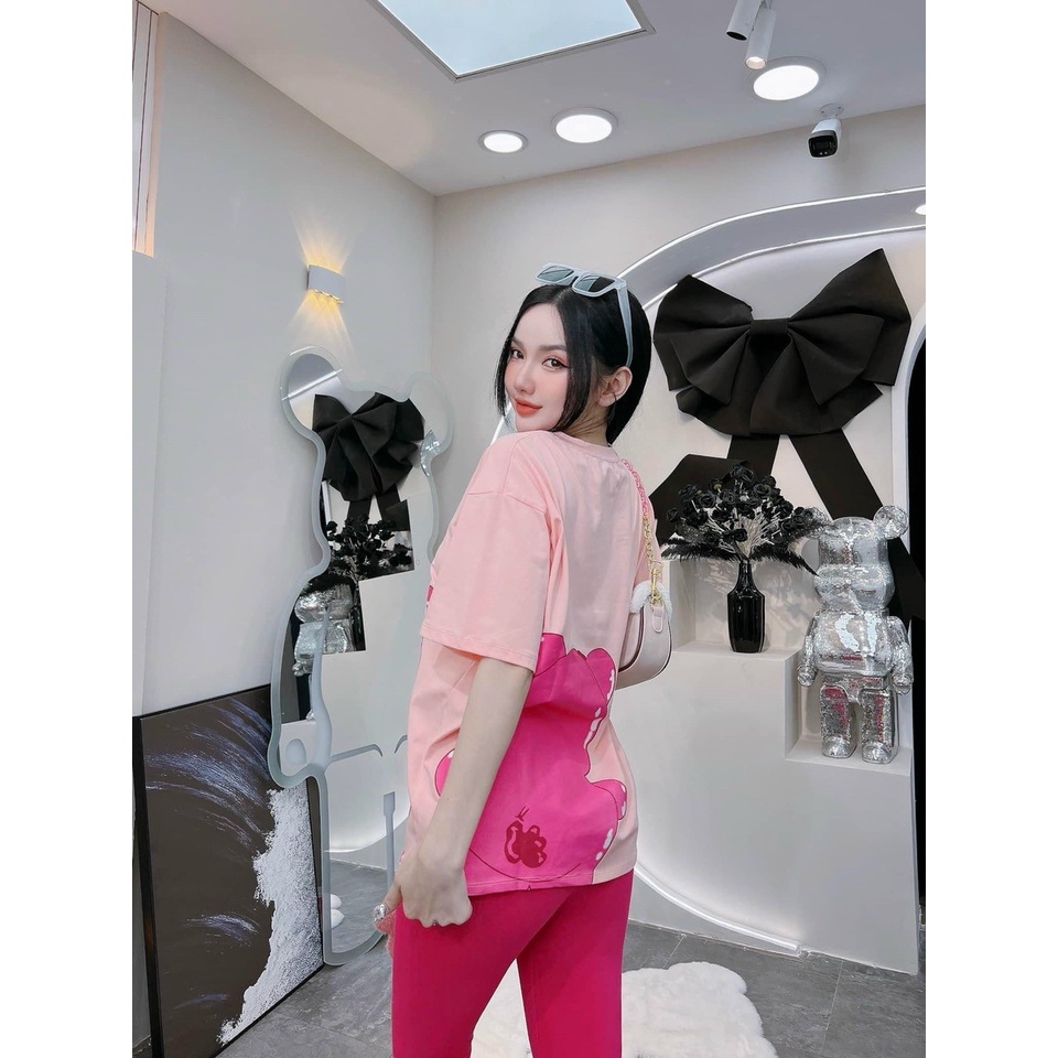 Set bộ đồ thun cùng tone siêu cute với họa tiết gấu hồng xinh xắn dành cho các nàng diện ở nhà, đi chơi