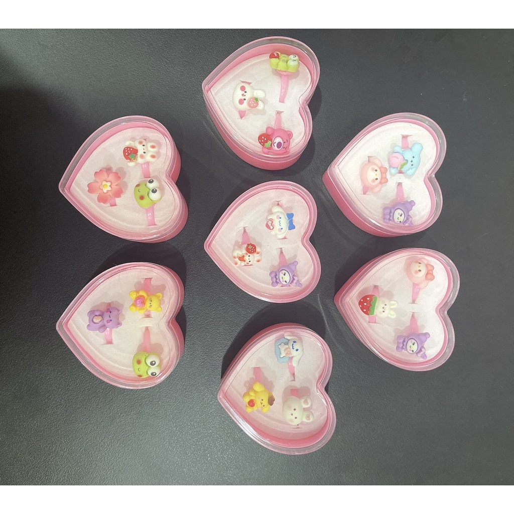 Hộp 3 Nhẫn Nhựa Hoạt Hình Dễ Thương Trái Tim Quà Tặng Cho Bé Cute
