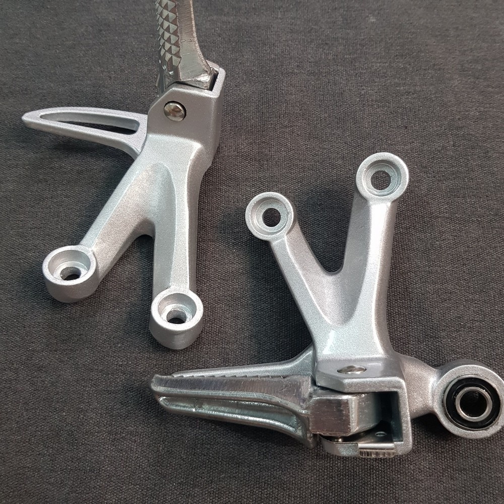 Gác Chân Sau Chất Liệu Nhôm Đúc Chắc Chắn Gắn Cho Raider, Xì Po