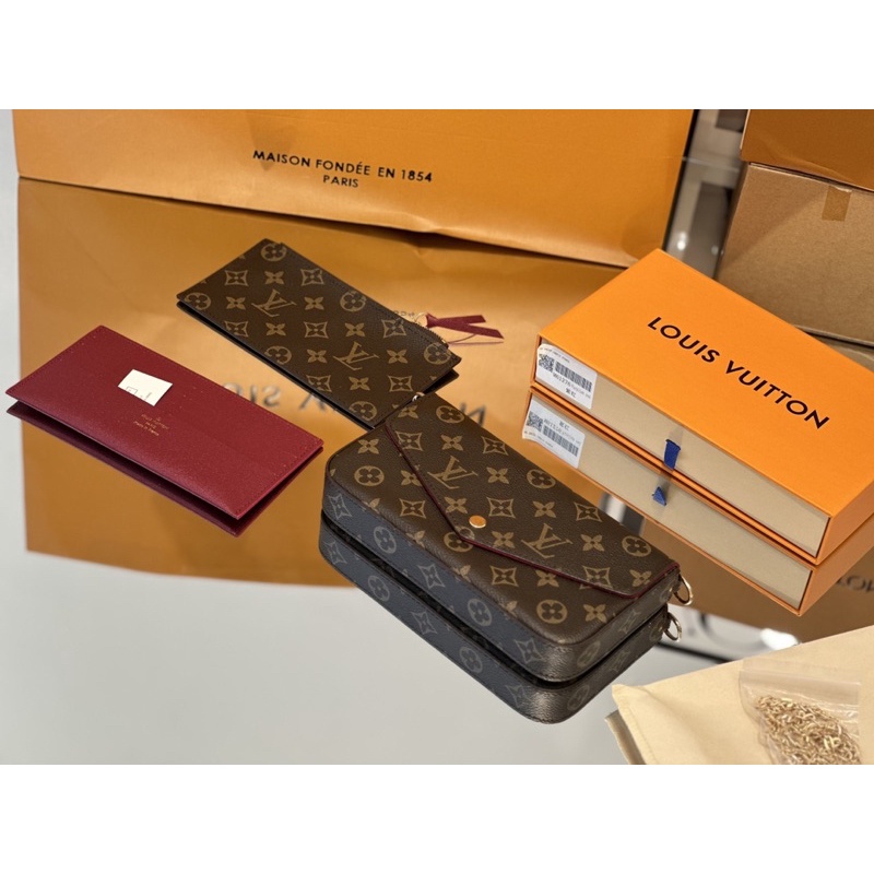 Túi xách lv sz22cm kèm 2 ví nhỏ và quai xích