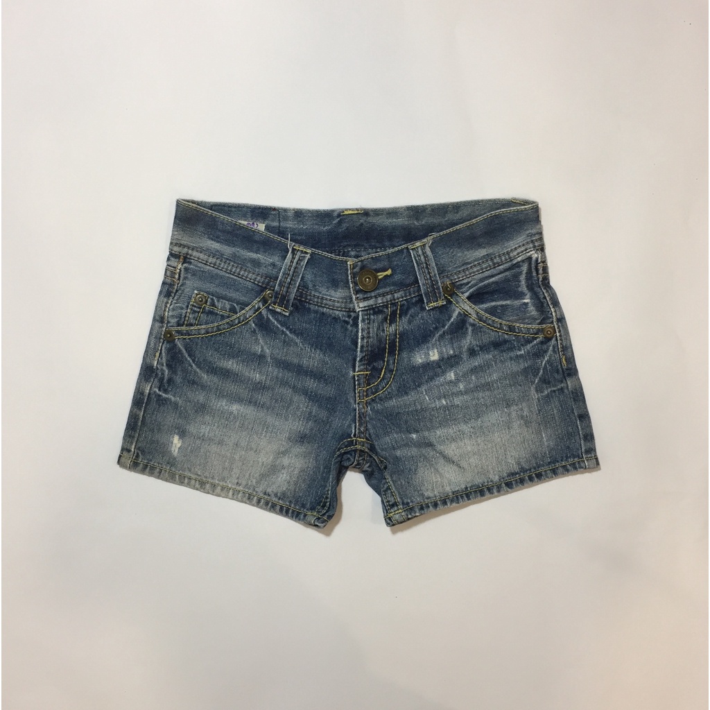 Quần đùi jean màu trendy dễ phối dành cho nữ đường phố
