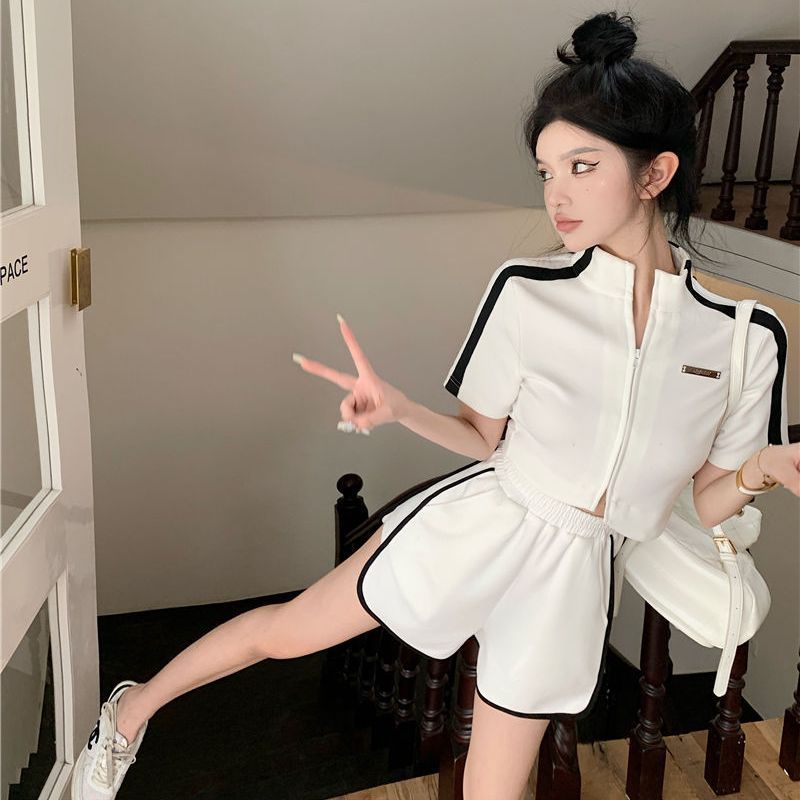 Set đồ UIOWOO gồm áo thun ngắn tay và quần short lưng cao phong cách thể thao thời trang cho nữ | BigBuy360 - bigbuy360.vn