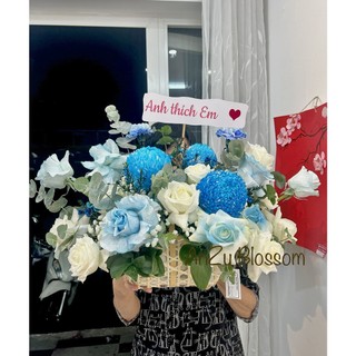 Giỏ Hoa cúc mẫu đơn màu xanh, kèm hồng ohara