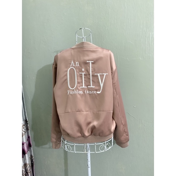 Áo khoác bomber màu hồng ruốc