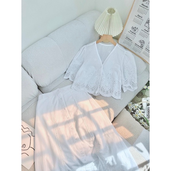 Set áo croptop tay kèm chân váy xô thêu màu trắng