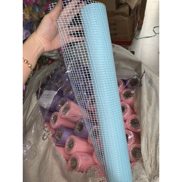 Lưới ô vuông dùng để bó hoa