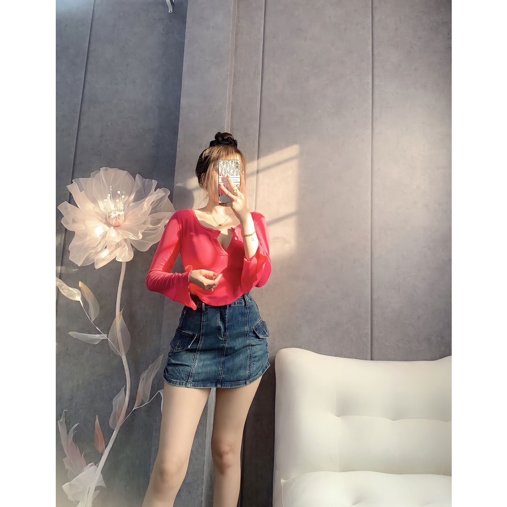 Áo kiểu vạt bầu tay dài loe xẻ cổ vuông cài nút xinh xinh , chất thun gân dày dặn mềm mát