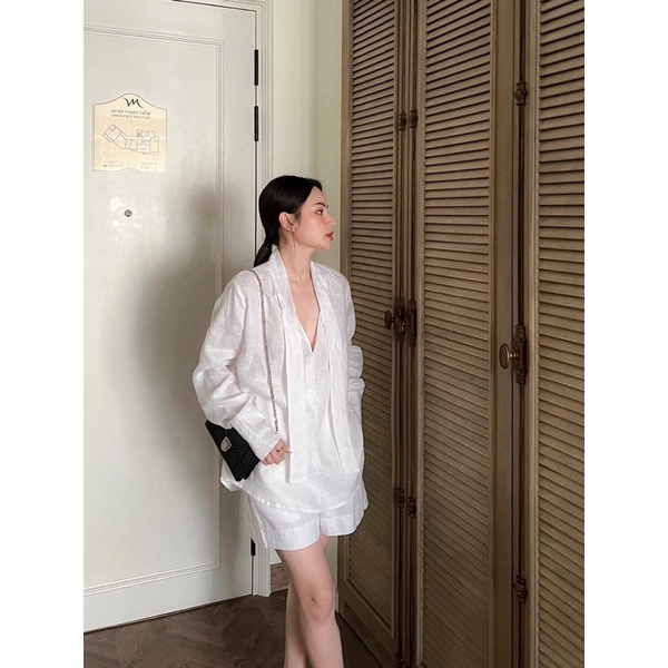 Set sơ mi tay dài thắt eo kèm quần shorts trắng đen