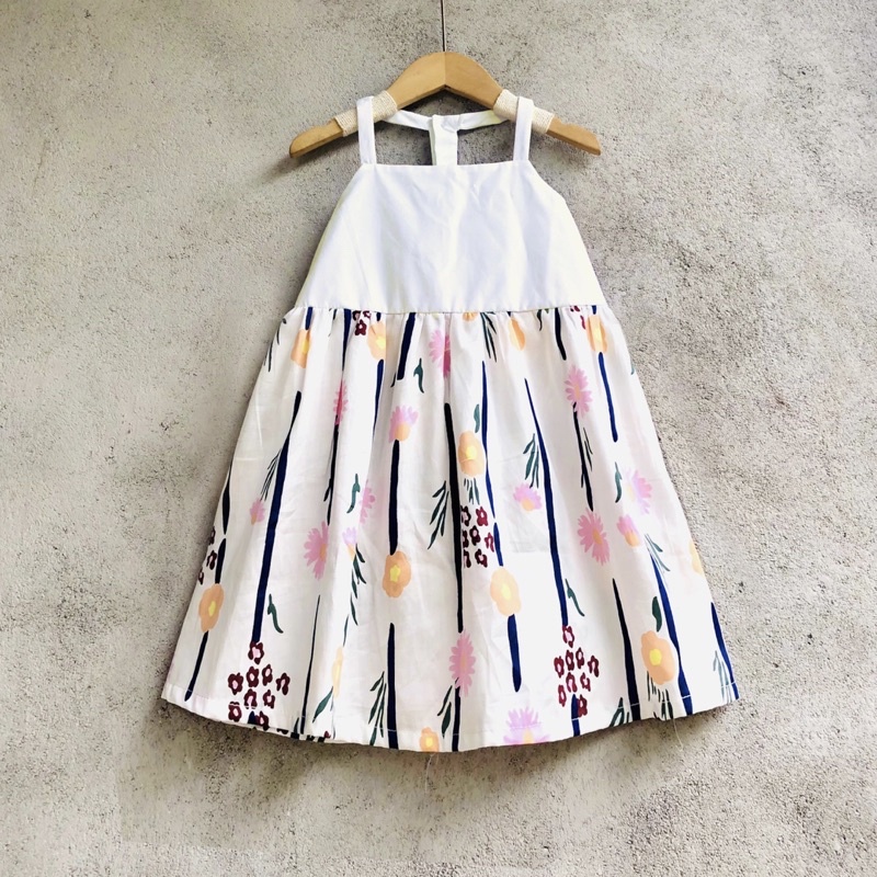 Đầm bé gái dây trắng phối hoa, chất thô cotton thoáng mát