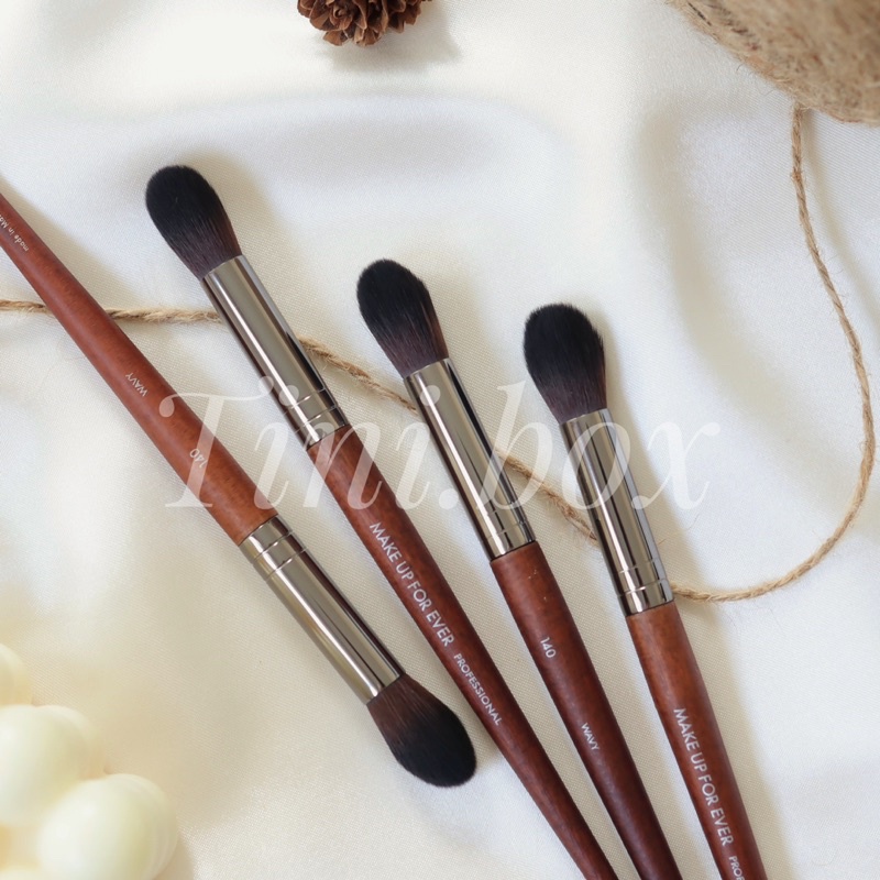 Cọ highlight form nhỏ Makeup Forever 140