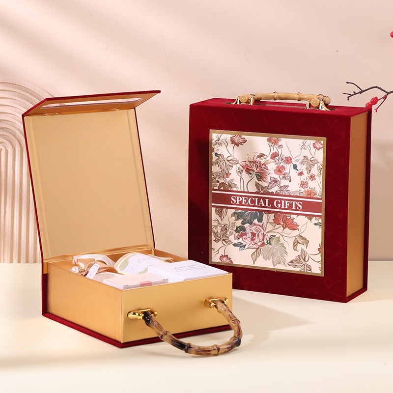 Hộp quà chất liệu vải nhung