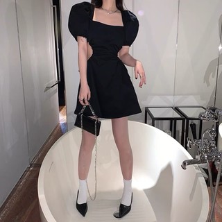 VÁY HỞ LƯNG BUỘC DÂY CỔ VUÔNG