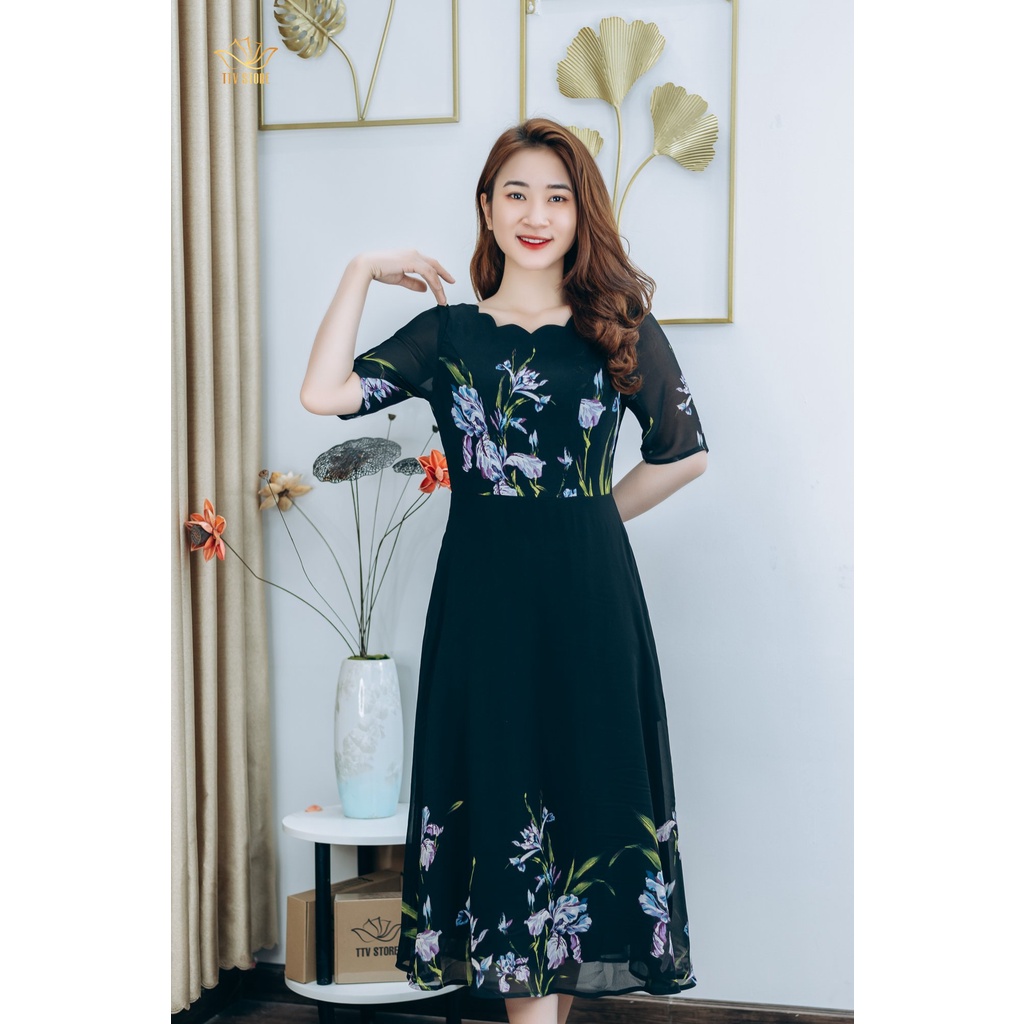 Đầm xòe trung niên thiết kế TTV1281 thời trang cổ sóng nước tay ngắn màu Đen hoa tím sang trọng