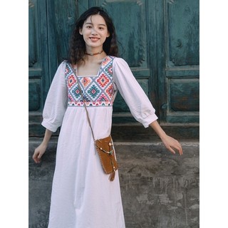 Đầm Mabel Cổ Vuông Thêu Cao Cấp