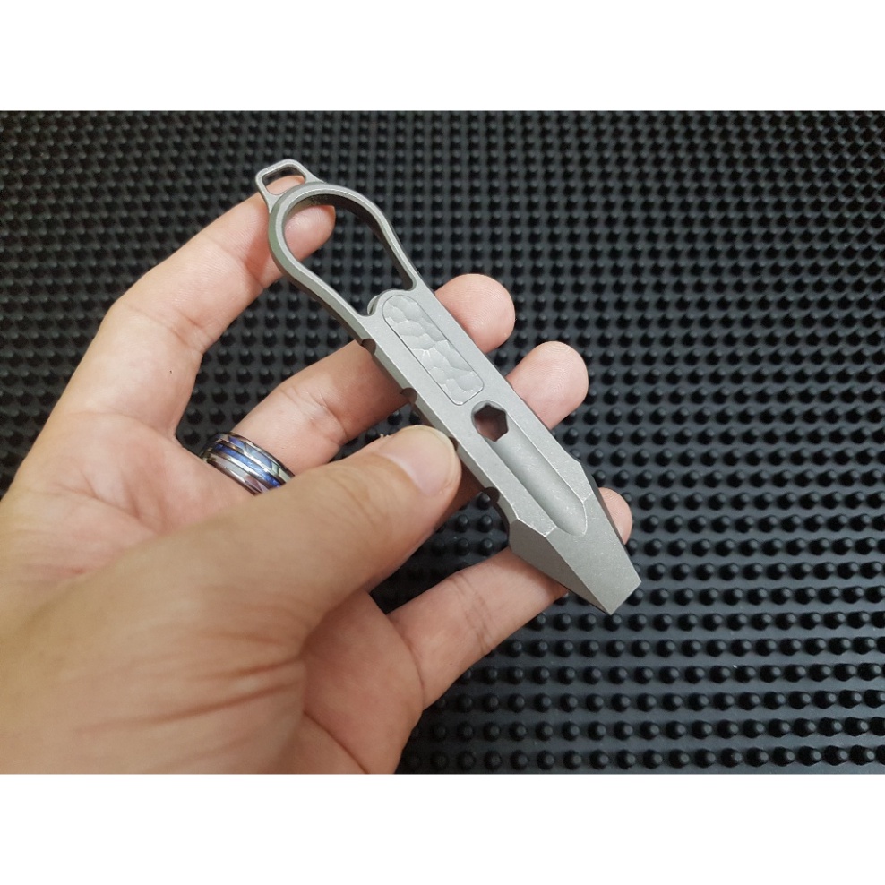 Cây khui nắp chai prybar titanium