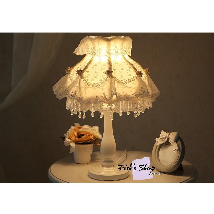 Đèn ngủ để bàn ren chấm bi