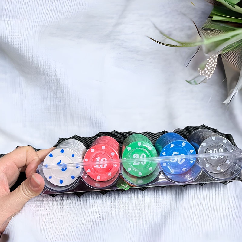Hộp phỉnh Poker 100 chip có số màu sắc tươi sáng hình ành sắc nét có khay nhựa đi kèm