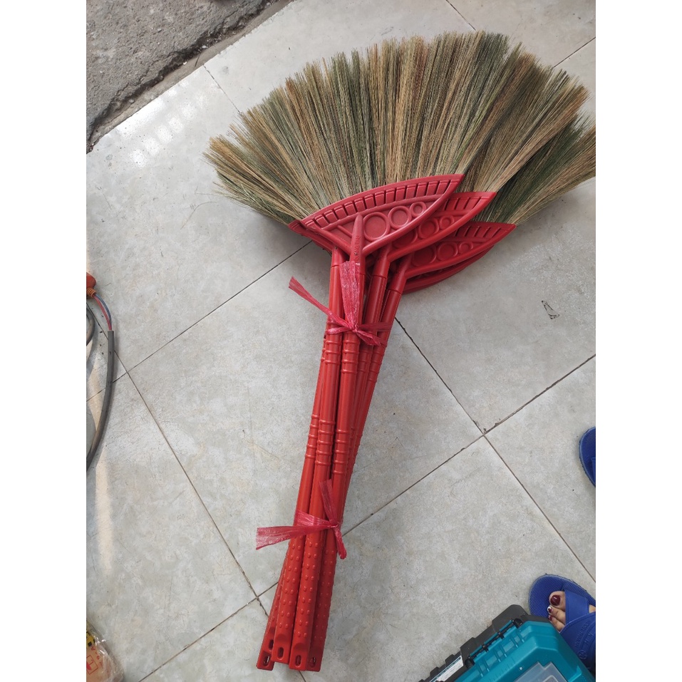 Chổi quét nhà, chổi cỏ cán nhựa hàng dày tự đan, đã chà bông sạch