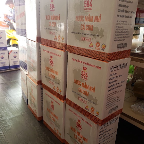 Thùng 6 chai Nước mắm 584 Nha Trang loại 30 độ đạm truyền thồng nguyên chất đậm đặc[SEAVY NHA T