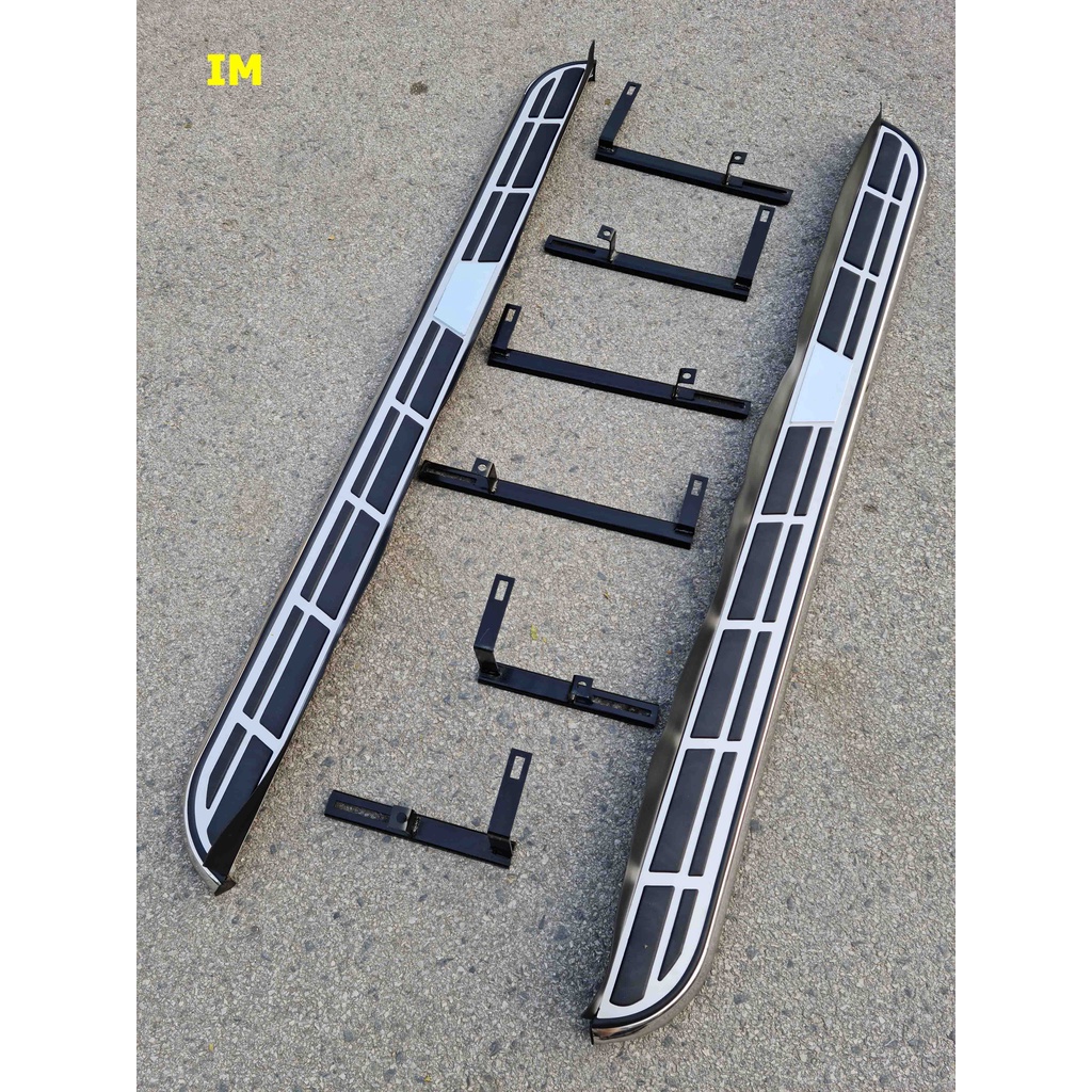 Bậc lên xuống, bệ bước chân ô tô HYUNDAI TUCSON 2022. Mẫu nhôm đúc IM - viền Inox tráng gương