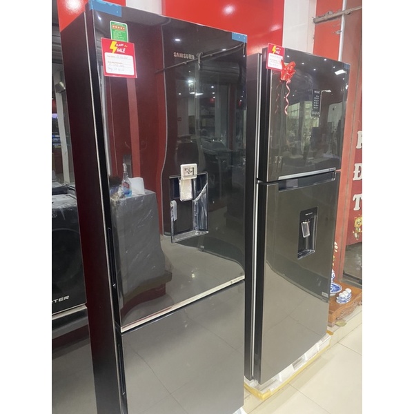 Tủ lạnh Samsung Làm đá tự động+ Ngăn đá dưới+ Vòi nước+ Chính hãng chưa kích hoạt bảo hành